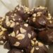 Dadler med peanutbutter og chokolade opskrifter, dadel snack med peanutbutter, konfekt med dadler, nem konfekt med dadler, konfekt med peanutbutter, opskrifter med dadler