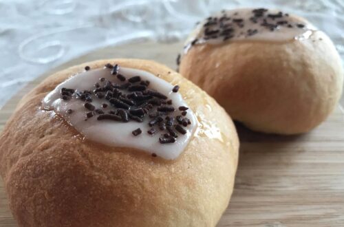 fastelavnsboller med æble og marcipan opskrift, fastelavnsboller med æblemos, fastelavnsboller med marcipan, nemme fastelavnsboller, fastelavnsbolle opskrift, fastelavnsboller med frugt